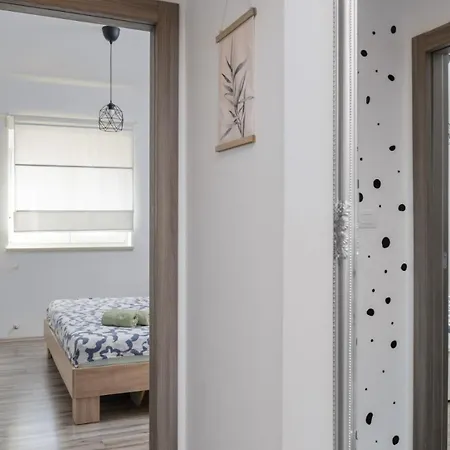 Lara's Oasis By Guide