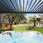 Lara's Oasis By Guide Villa *