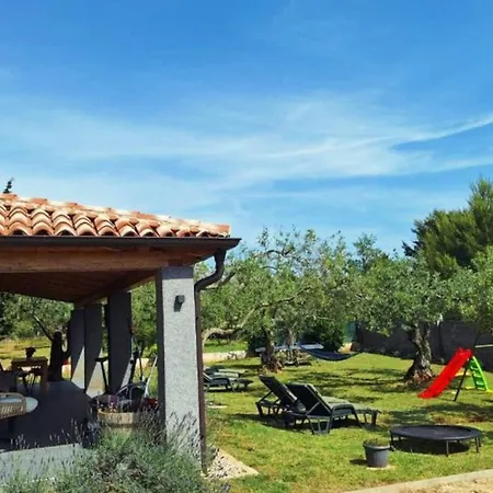 Villa Lara's Oasis By Guide